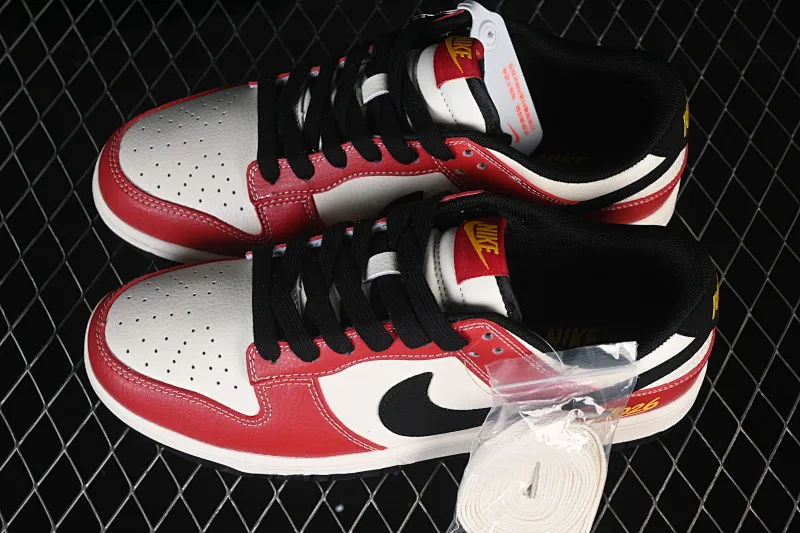 All categories Nk SB Dunk Series Nk SB Dunk Low High-end customized low-top sneakers Nike SB Dunk Low Year of the Horse limited edition Beige, black and red contrasting colors High-end customized low-top casual skate shoes QW5288-102